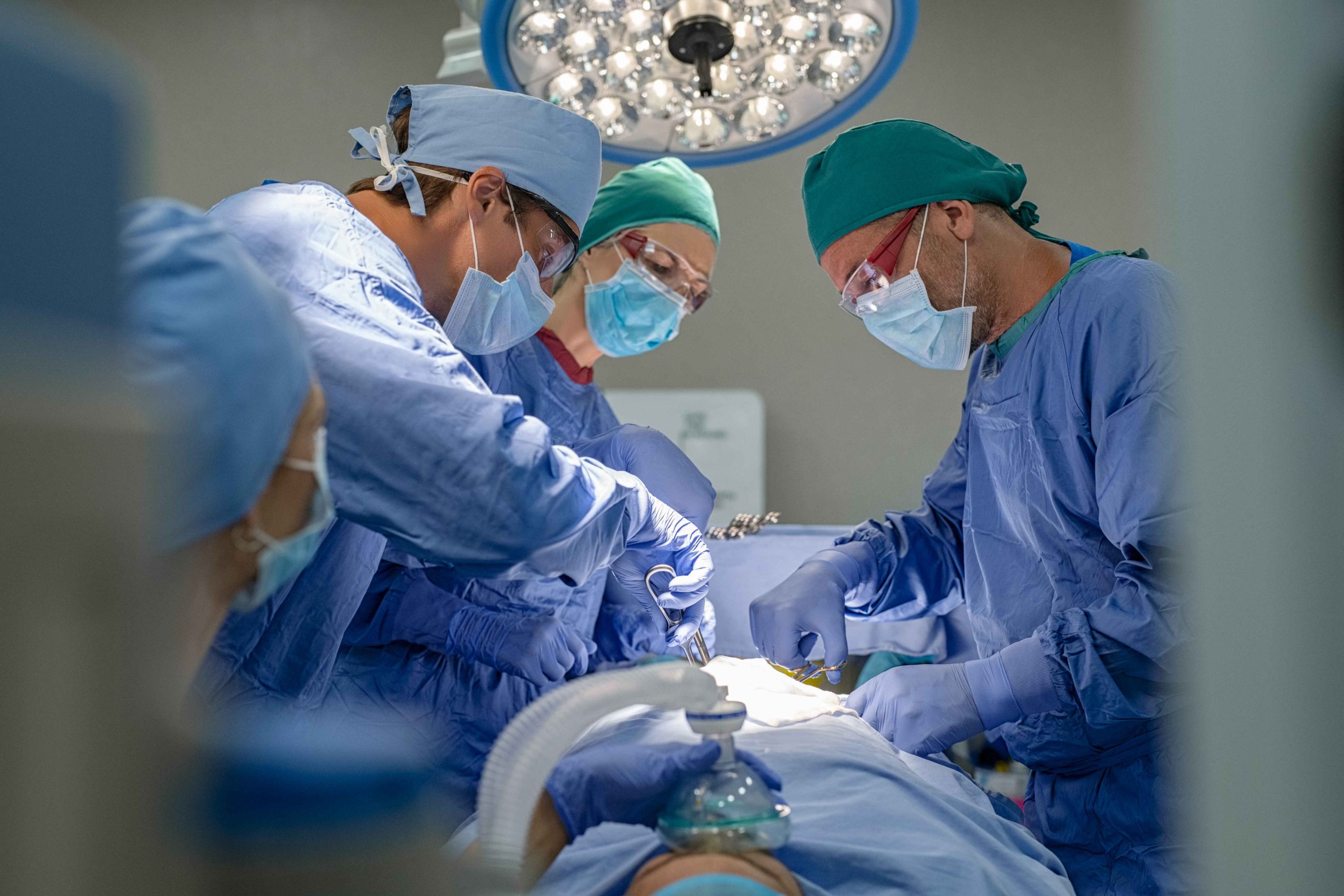 team-of-surgeons